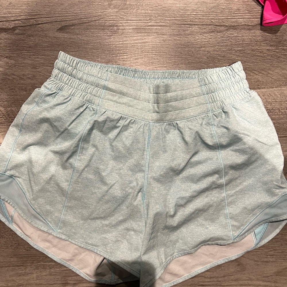 Lululemon hotty hot shorts heathered blue icing 
Size 4 High rise  Long 4 inch